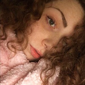 Meet your Posher, Miabel